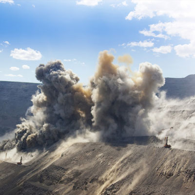 Fragmentación de rocas en minas y canteras